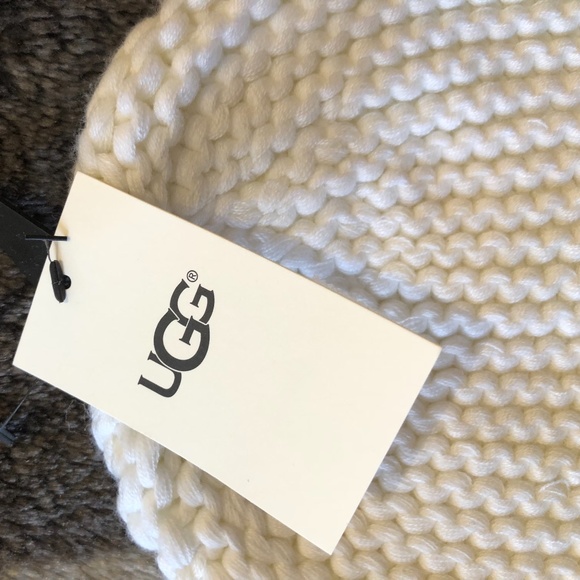 UGG Hat - Picture 1 of 4